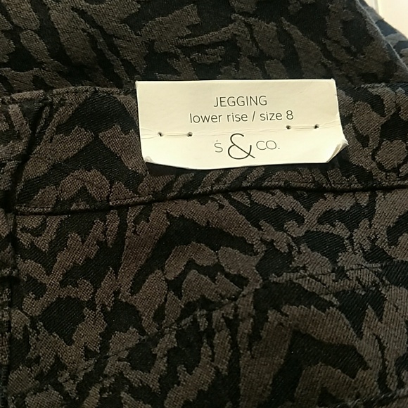 Macy's Printed Jeggings - Picture 3 of 3